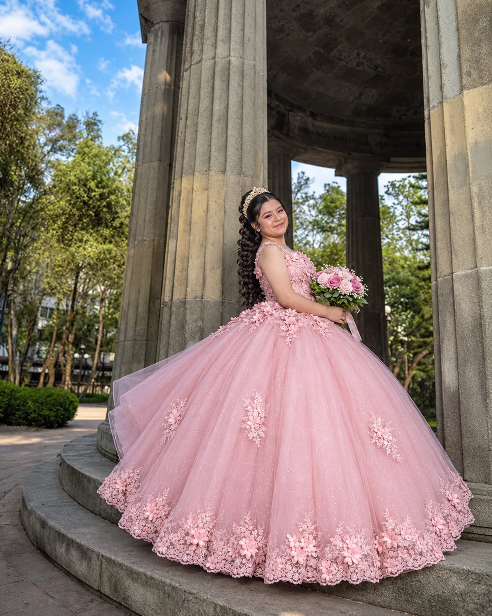 Monserrat de los Ángeles Vera Méndez en sus XV años